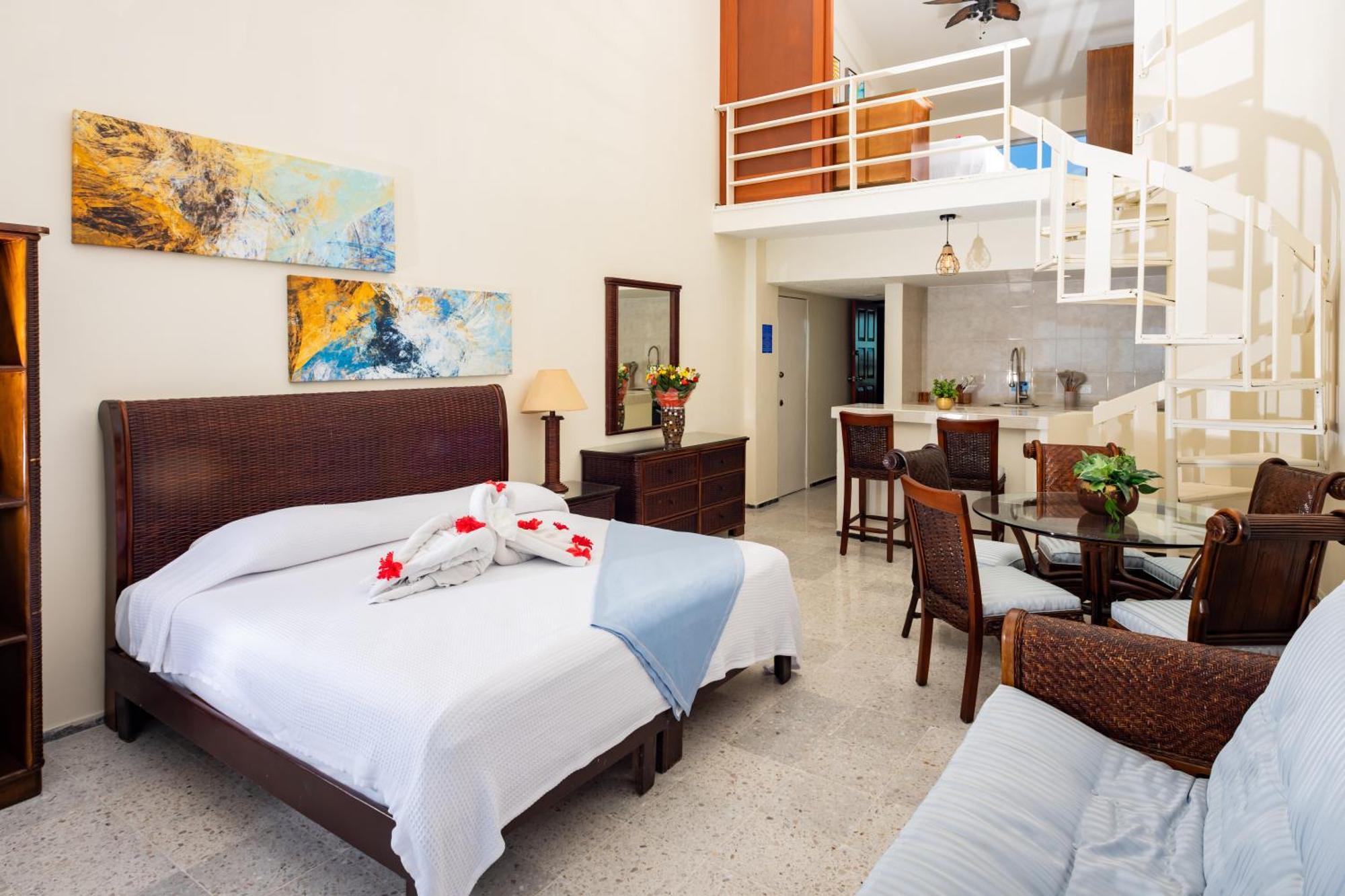 2 Story Oceanfront Penthouses On Beach! * Cancún