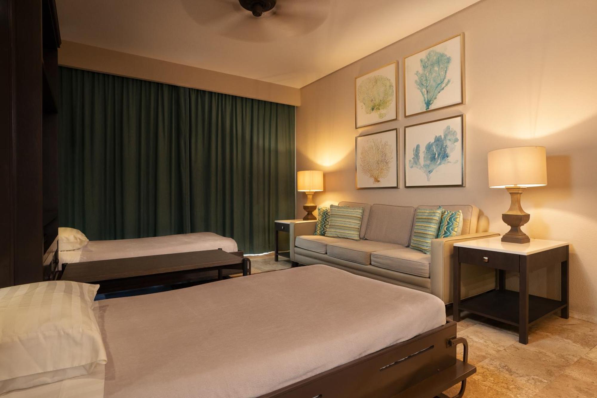 Resort The Royal Sands &