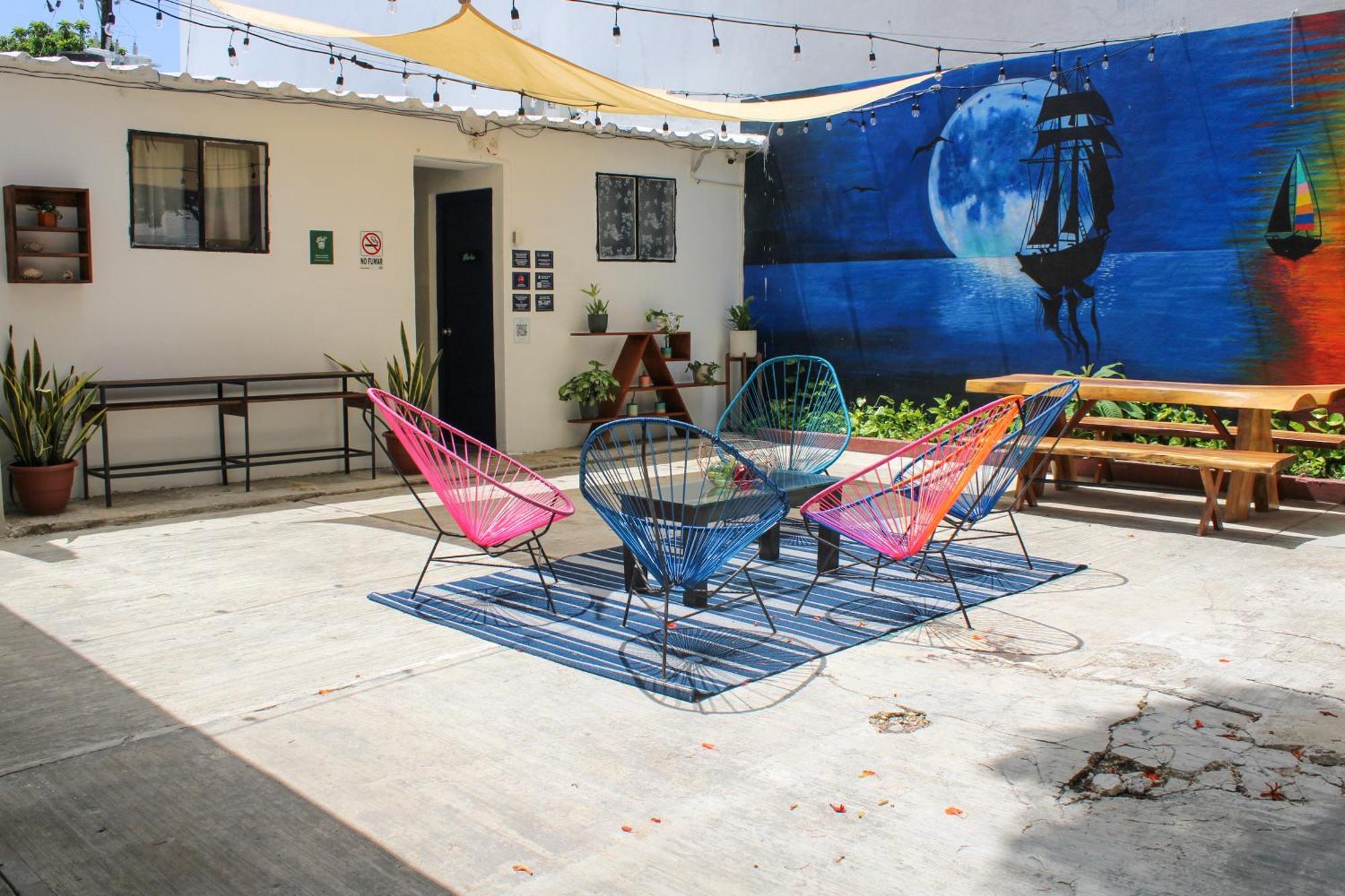 The Boat House Hostal Cancún