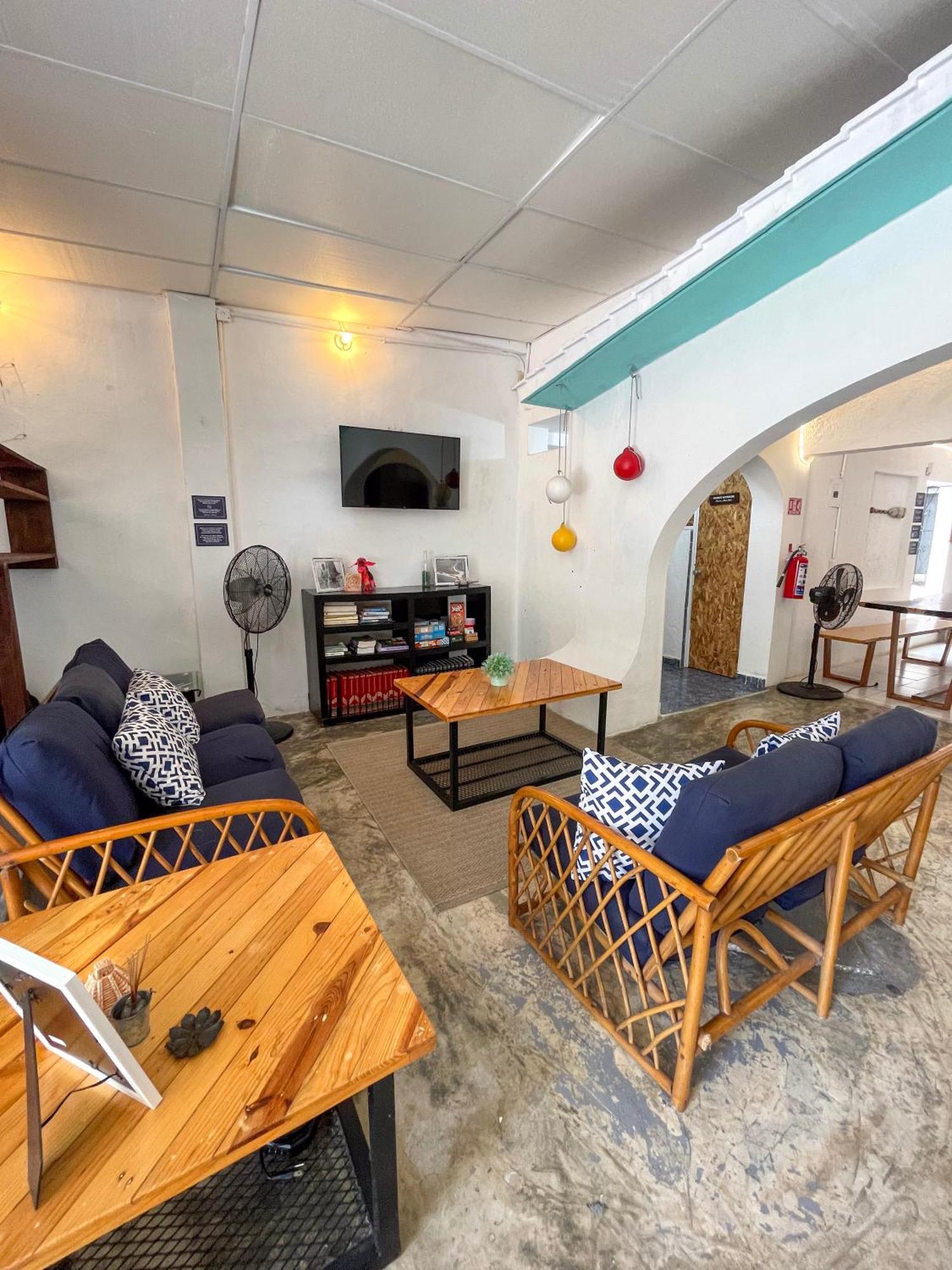 The Boat House Hostal *