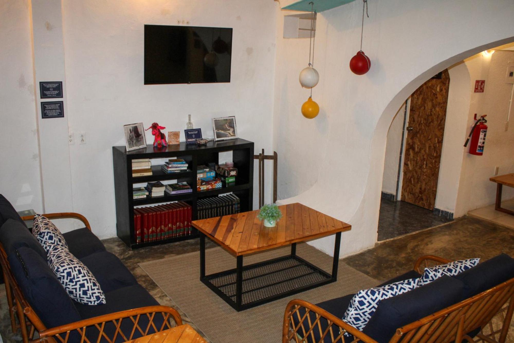 The Boat House Hostal *