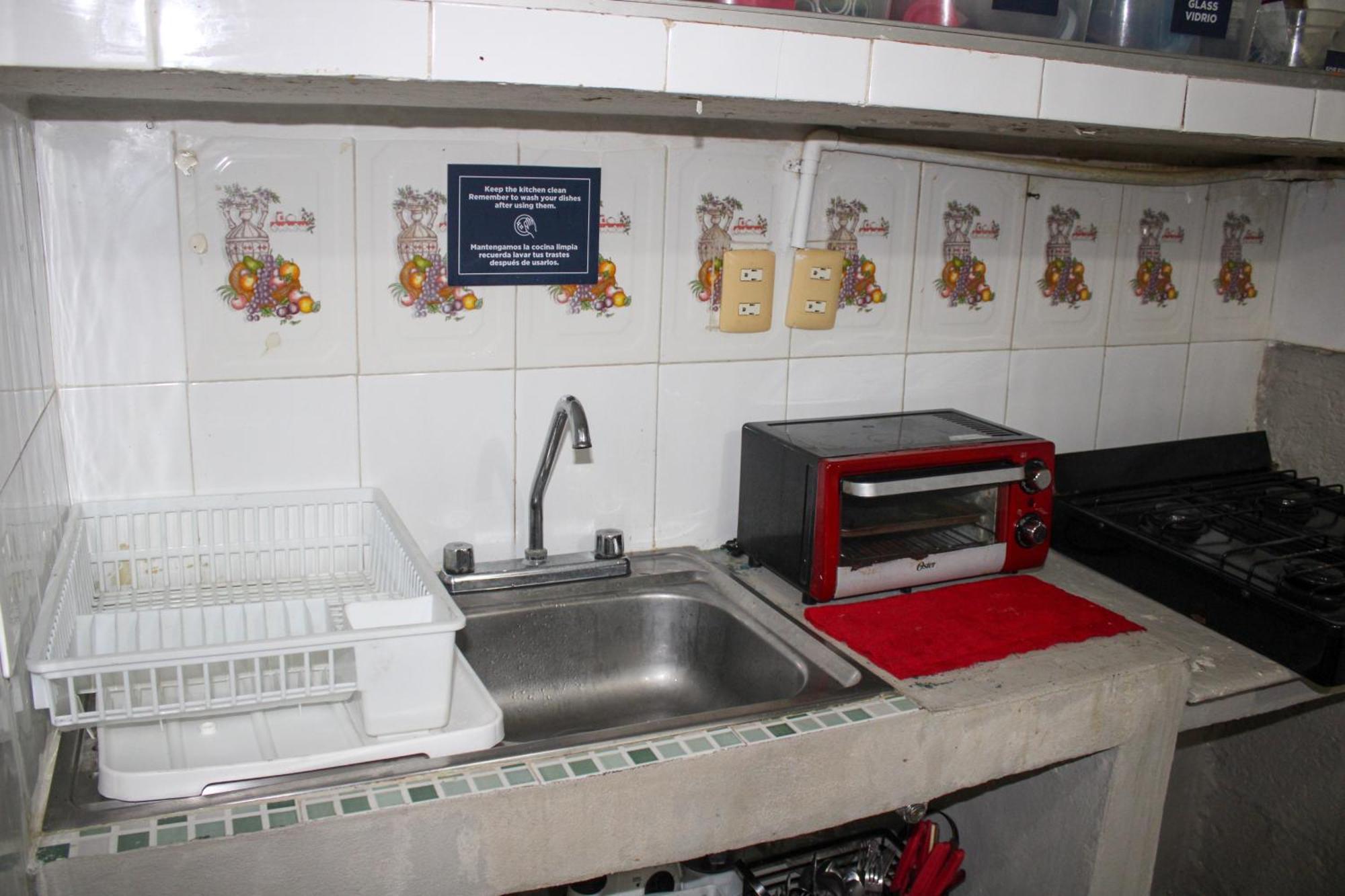 The Boat House Hostal Cancún