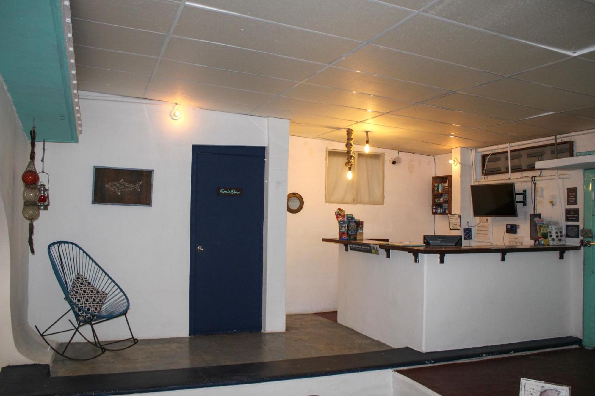 Hostal The Boat House