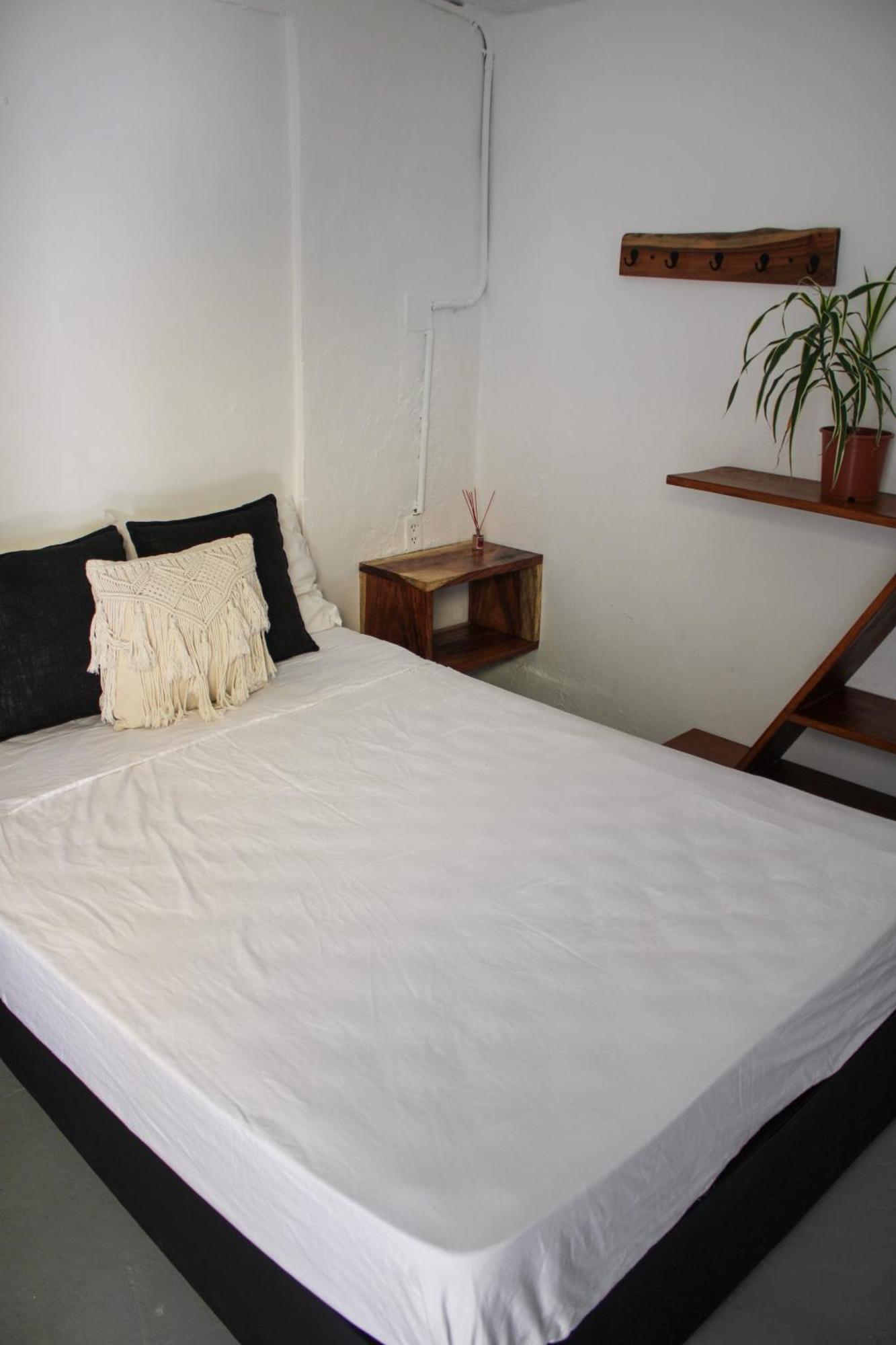 The Boat House Hostal *