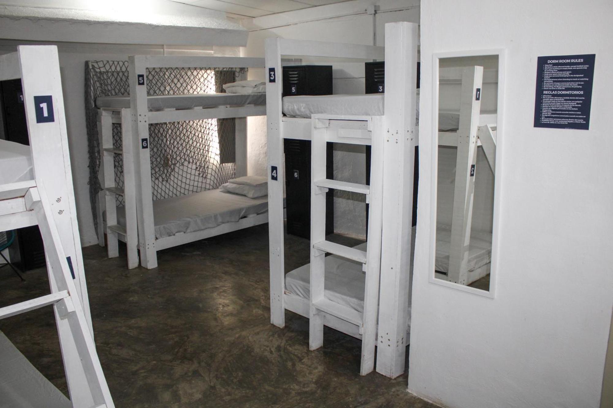 Hostal The Boat House