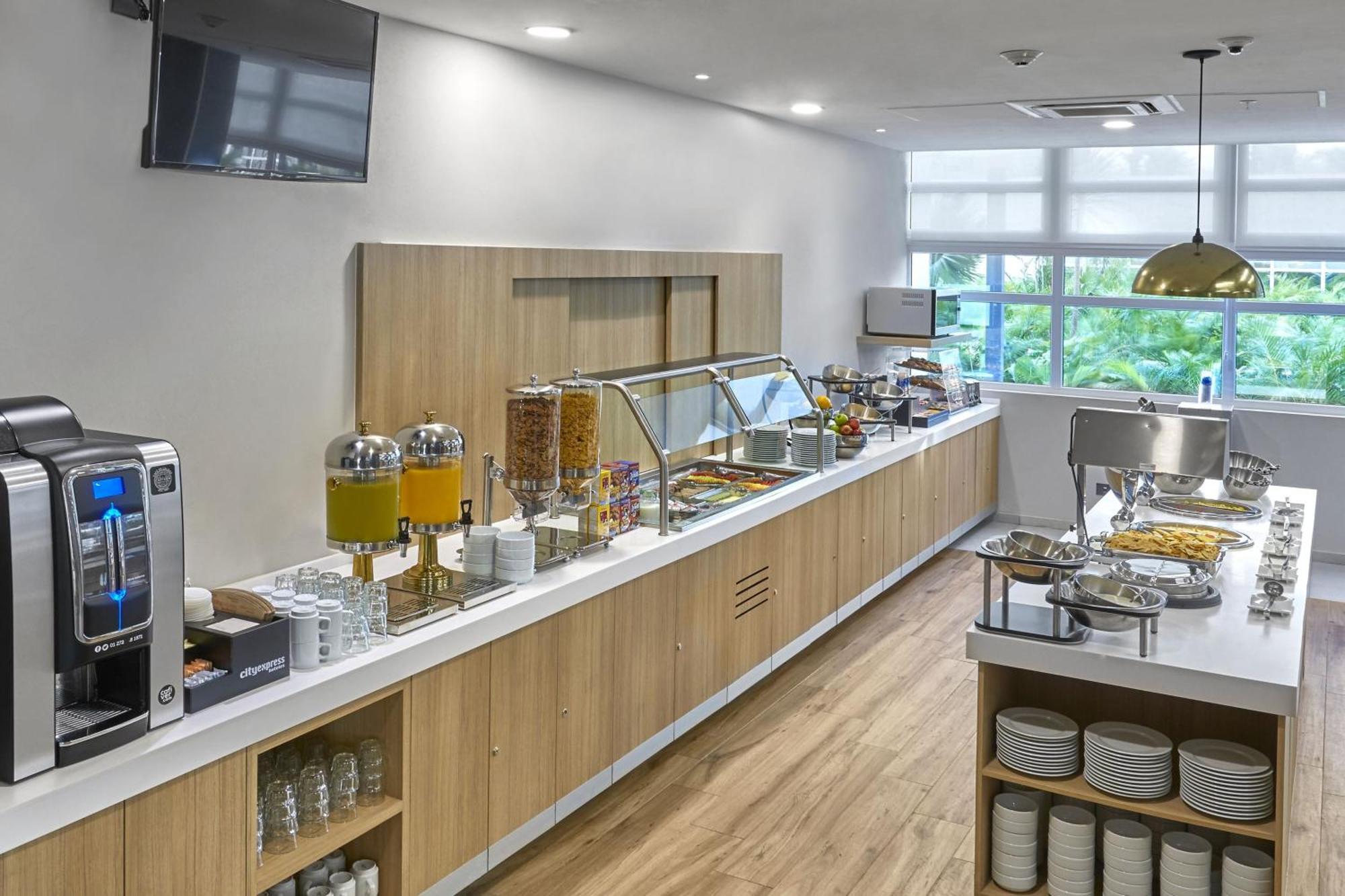 Express By Marriott Aeropuerto Riviera 4*