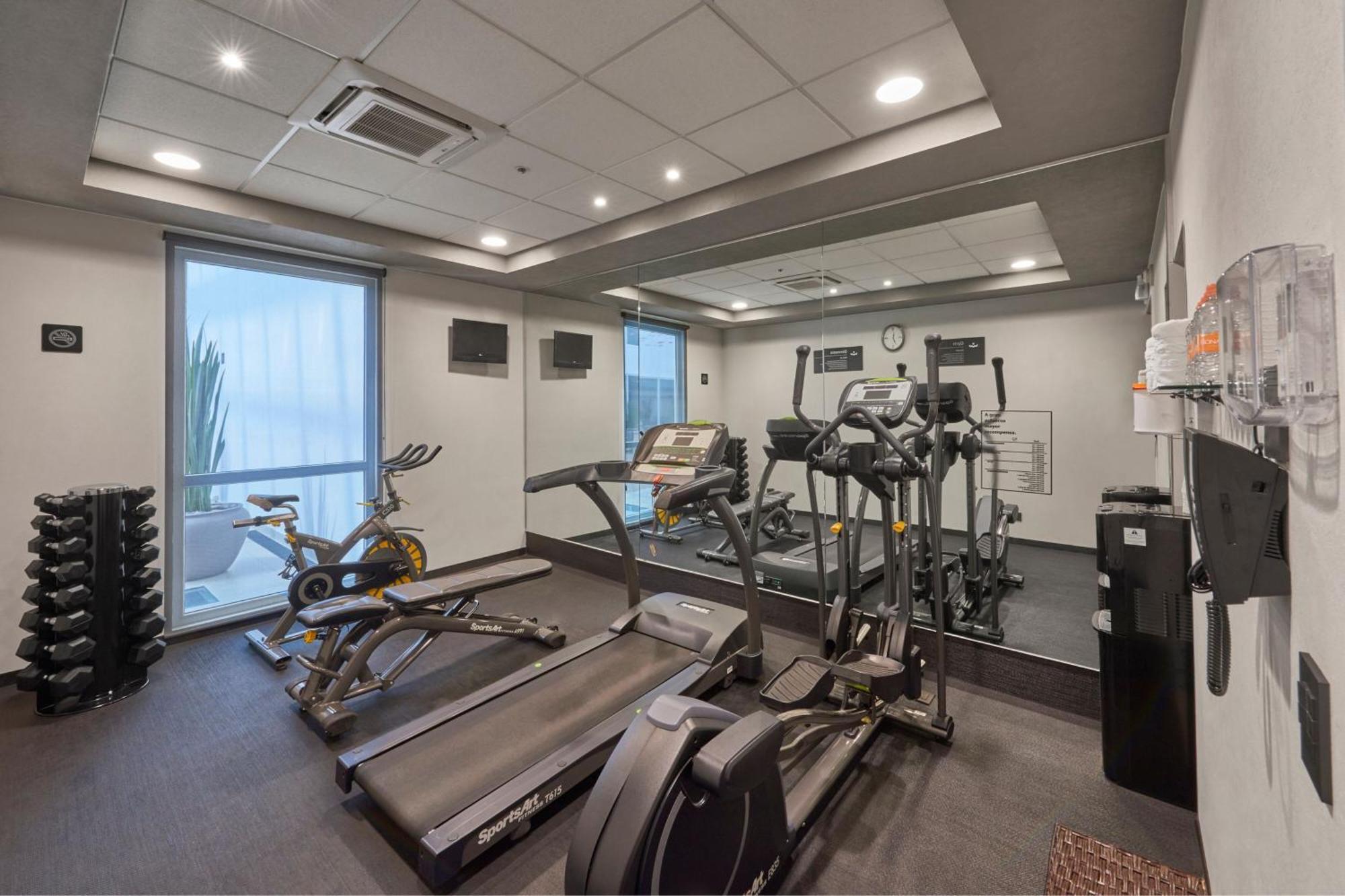 Hotel Express By Marriott Aeropuerto Riviera