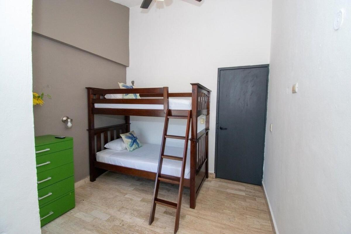 Zona Hotelera 3 Bedroom Lagoon Playa Linda Holiday home *