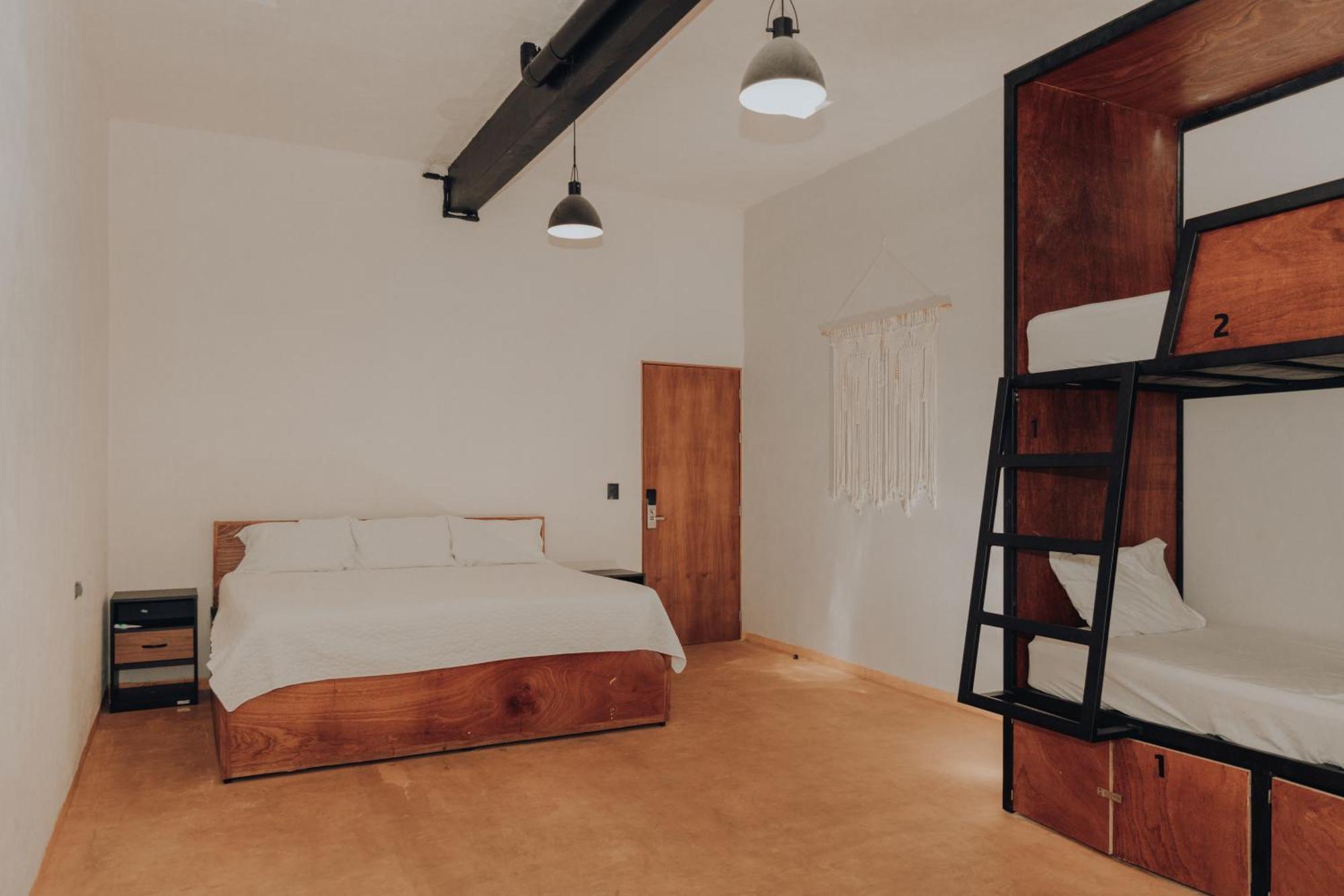 Caleta Rooftop & Pool Hostal