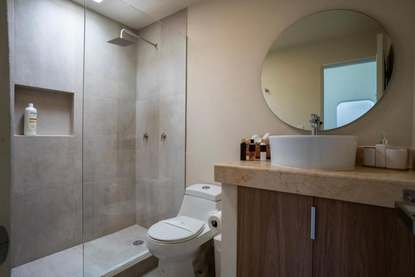 3br Modern House W/ Pool And Great Location! Сasa de vacaciones *