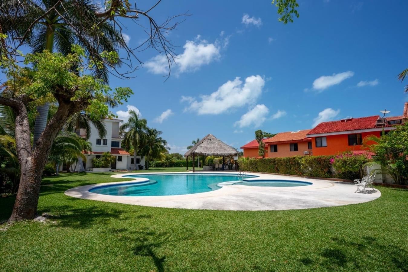 3br Modern House W/ Pool And Great Location!