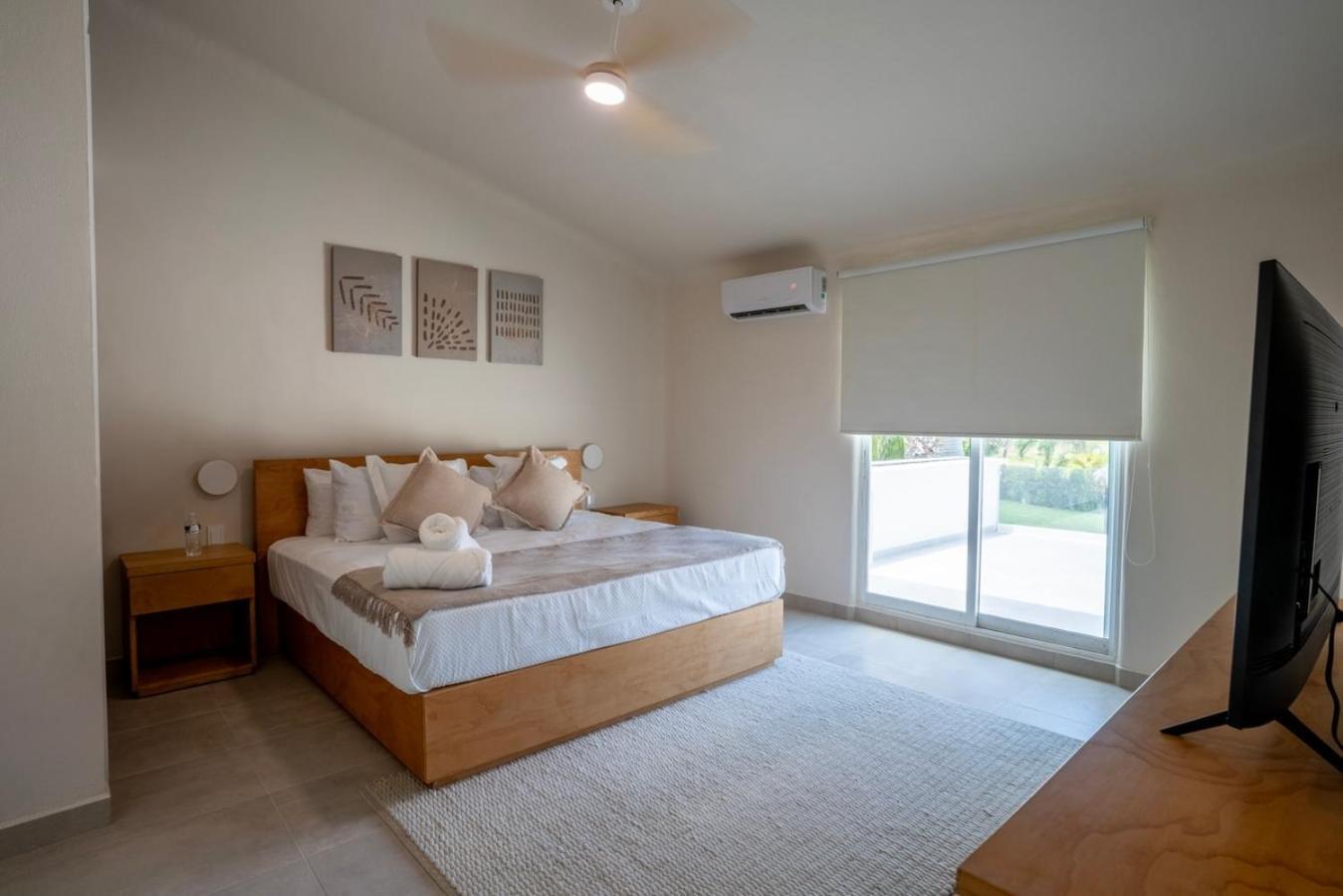 3br Modern House W/ Pool And Great Location! *