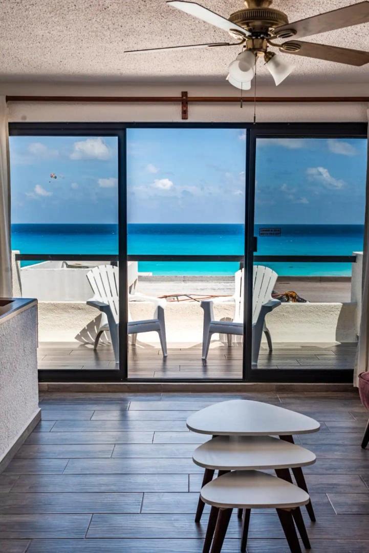 2 Bedrooms, Ocean View Balcony * Cancún