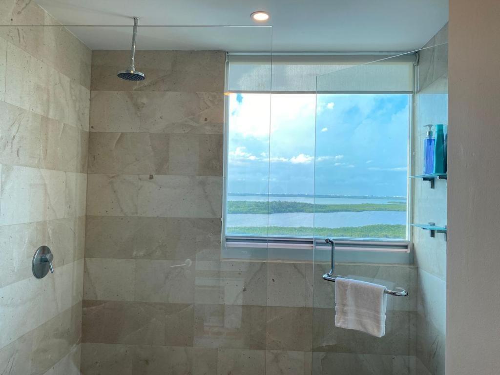 Apartment Luxury Beachfront - *