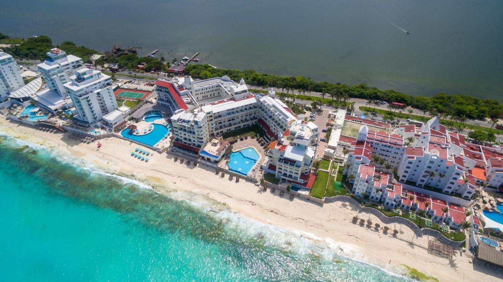 “magic Sunrise At Cancun” * Cancún