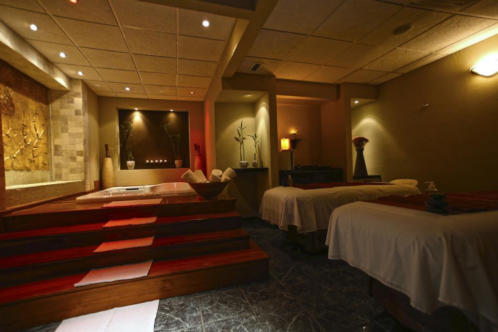 Resort The Royal Sands &