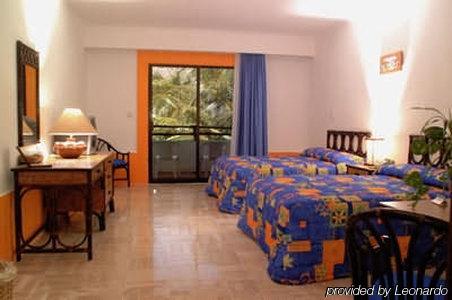El Pueblito Beach Hotel Cancún