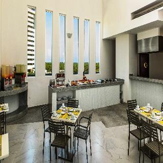 Krystal Urban & Club Hotel Cancun