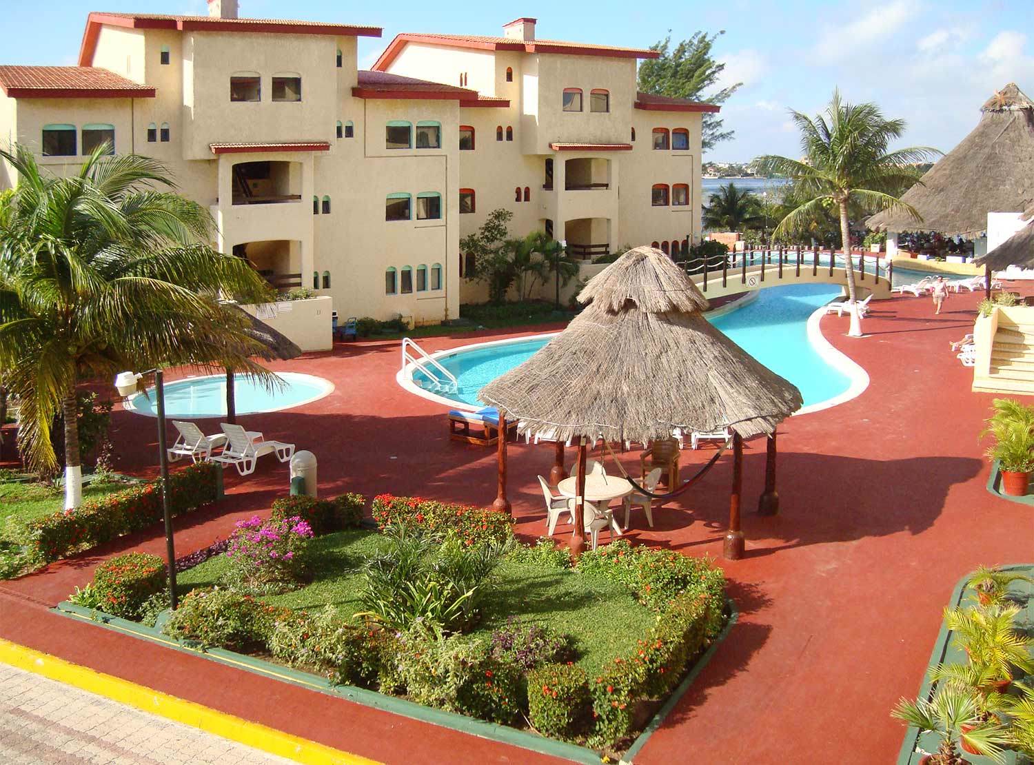 Selina Laguna Zone Hotel Cancun