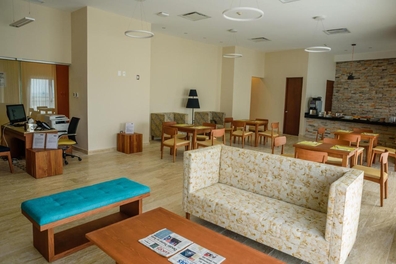 Krystal Urban & Club Hotel Cancun