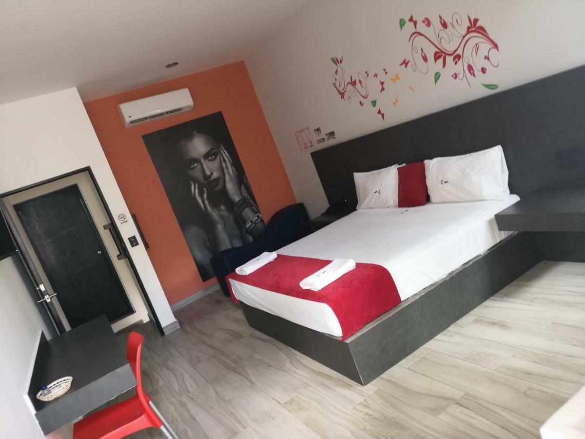 Love hotel Due 3*