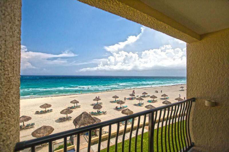 The Royal Sands & 5* Cancún