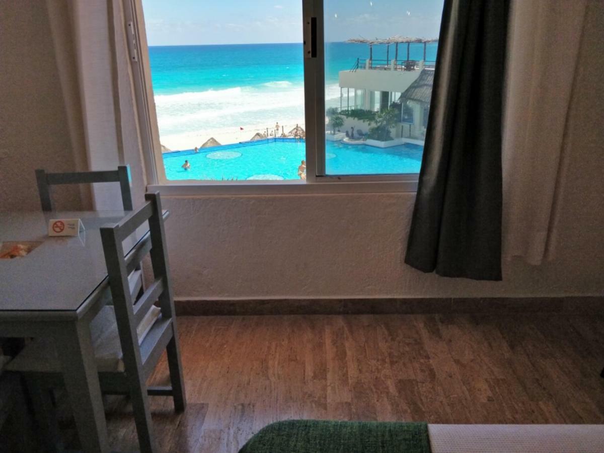 Cute, Kitchinette, Ocean Front Apartamento