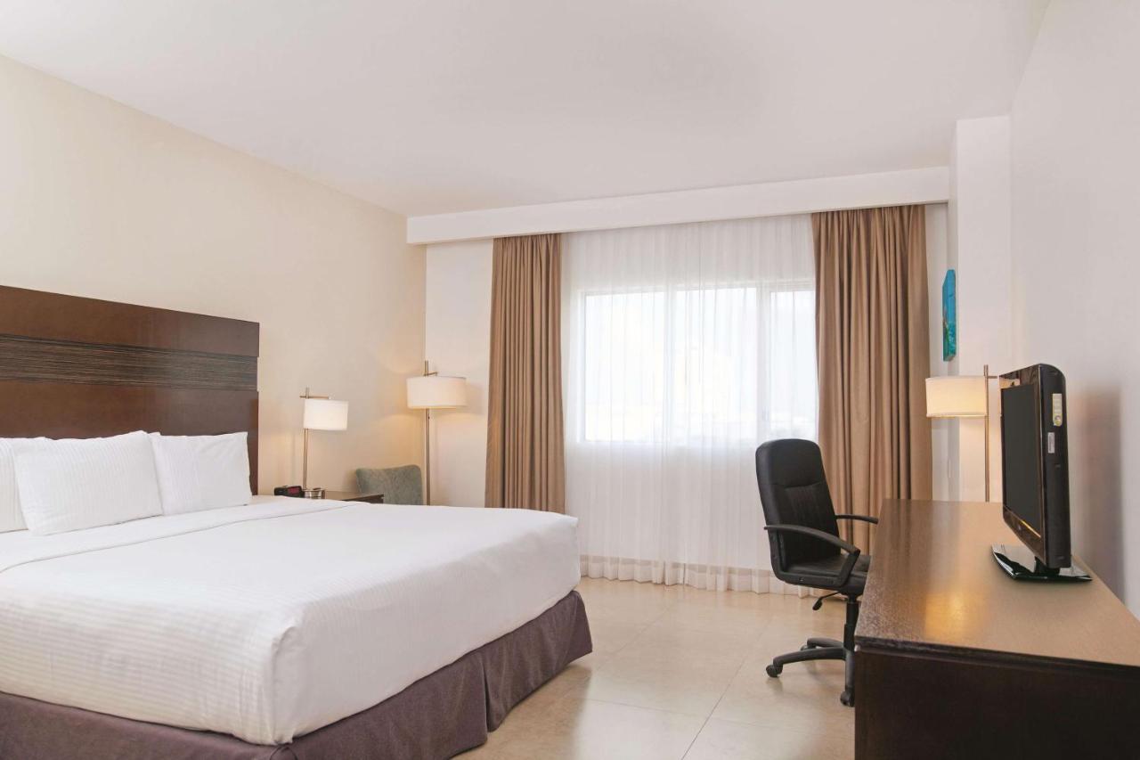 Wyndham Garden Downtown 4*
