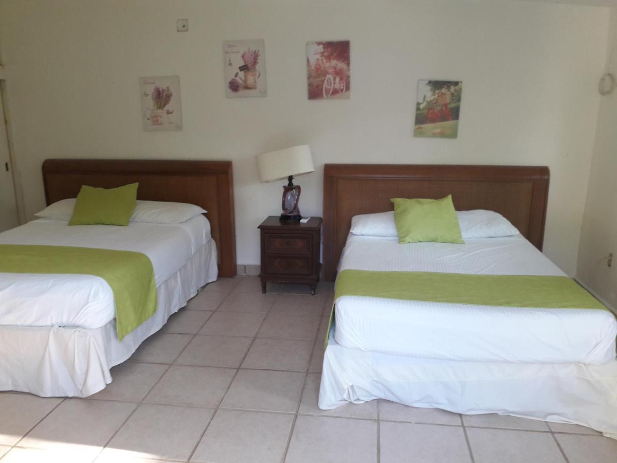 Airport Familiar Bed and breakfast