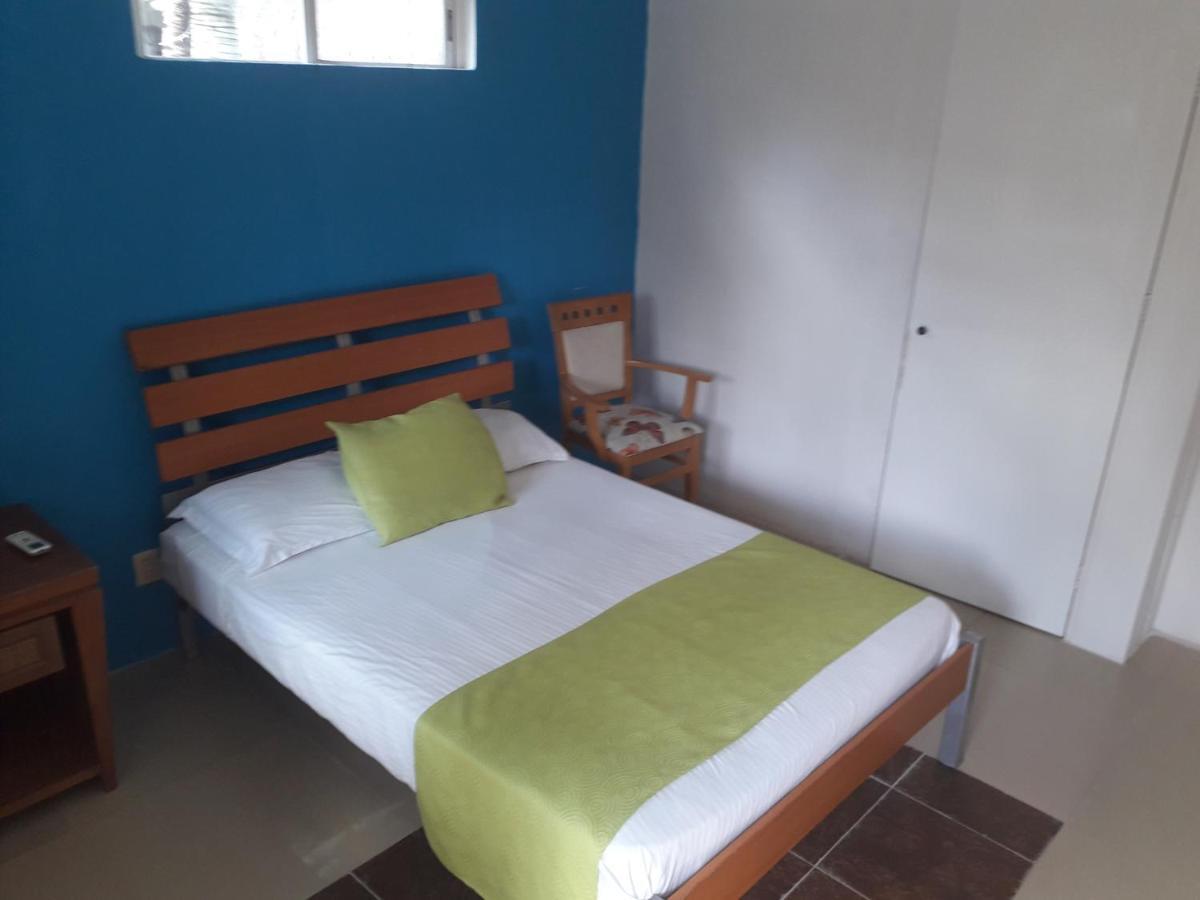 Airport Familiar Bed and breakfast
