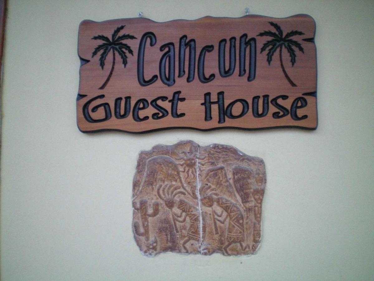 2 * Cancún