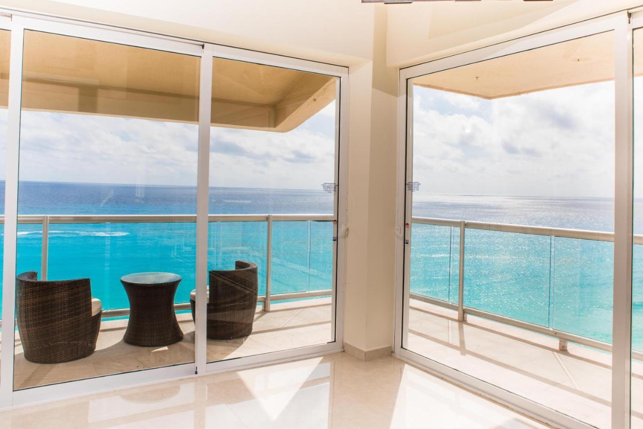 2 Story Oceanfront Penthouses On Beach! * Cancún