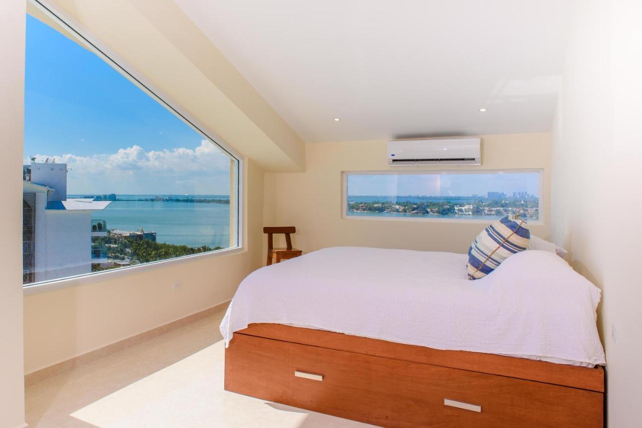 2 Story Oceanfront Penthouses On Beach! Apartahotel Cancún