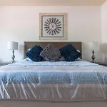 Stunning Condo In Excellent Location