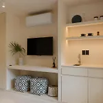 Aesthetic Design Suite Aqua With Pool