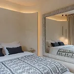 Aesthetic Design Suite Aqua With Pool