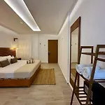 Nomads Party Hotel