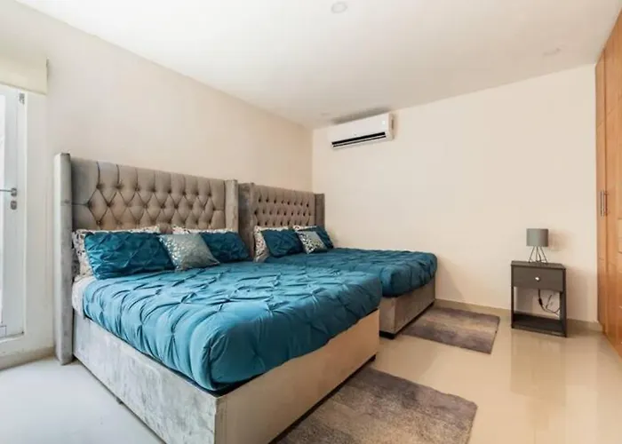 Villa Chloe. Modern 4 Rooms House With Pool