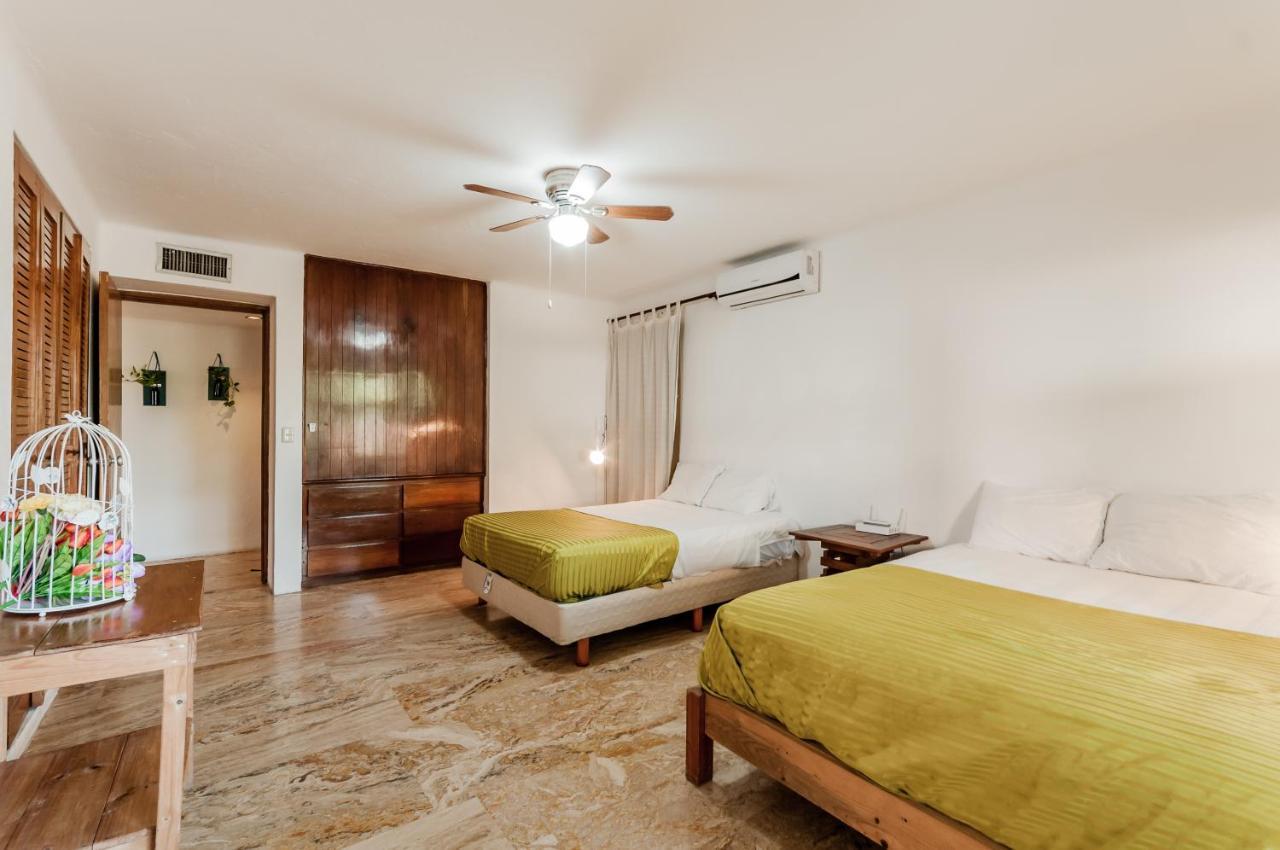 Delmar's Apartment