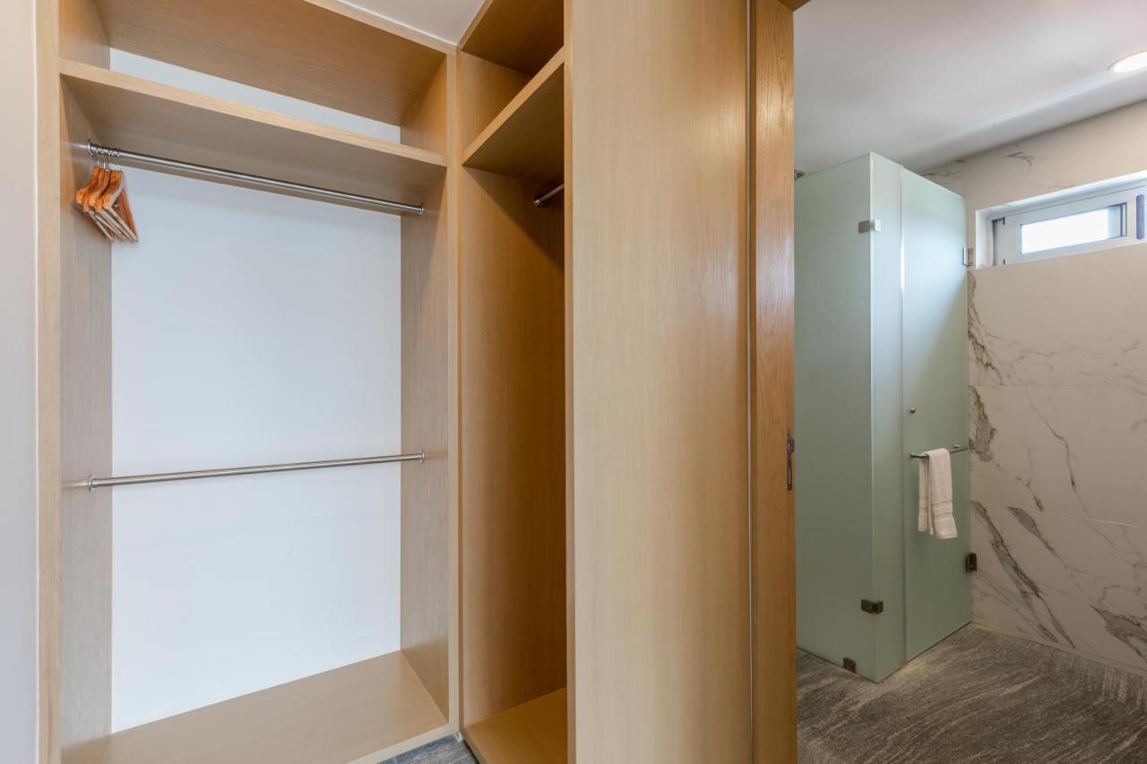 Exclusive Apartment- Rooftop Pool Apartment