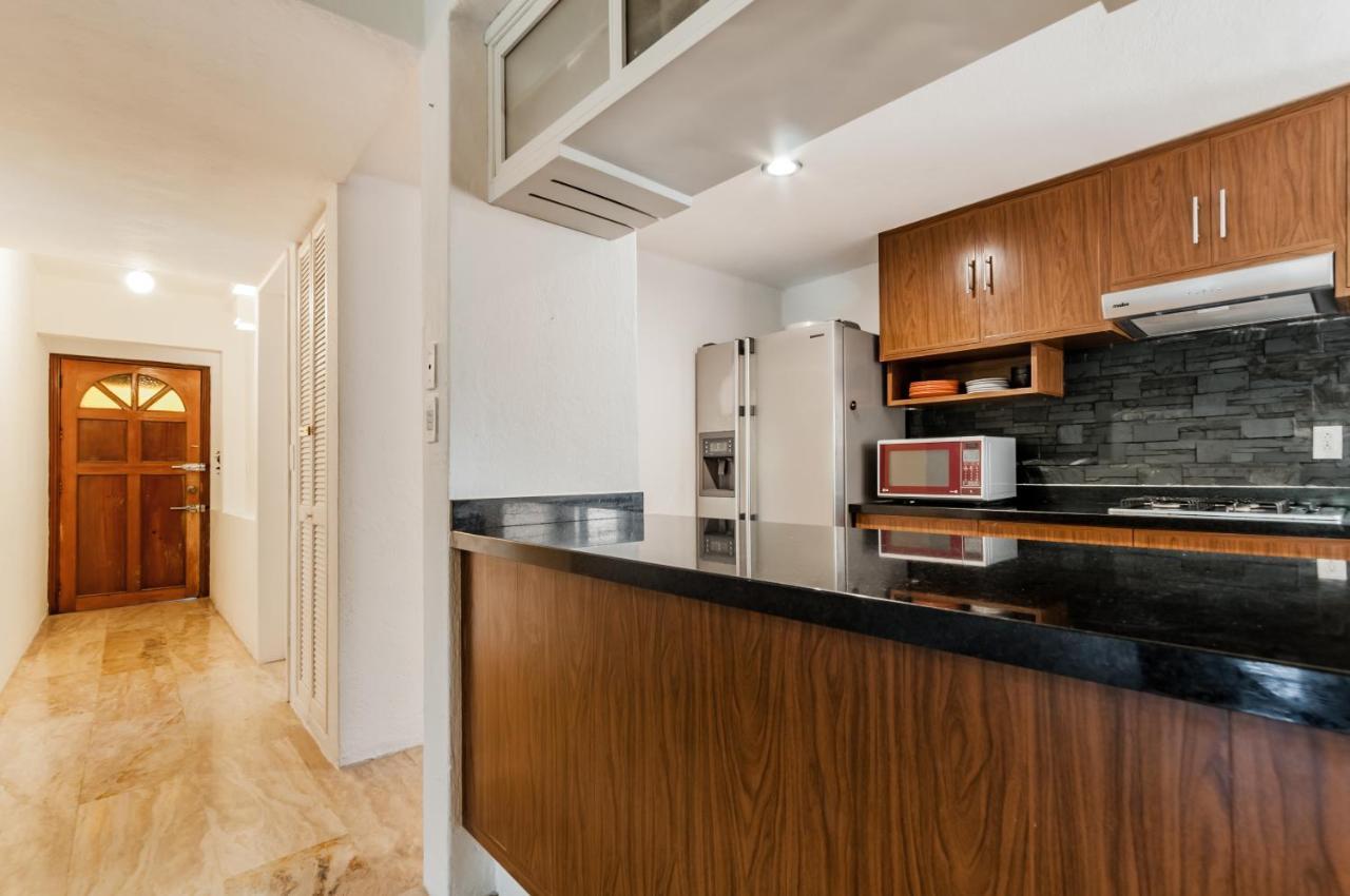 Delmar's Apartment