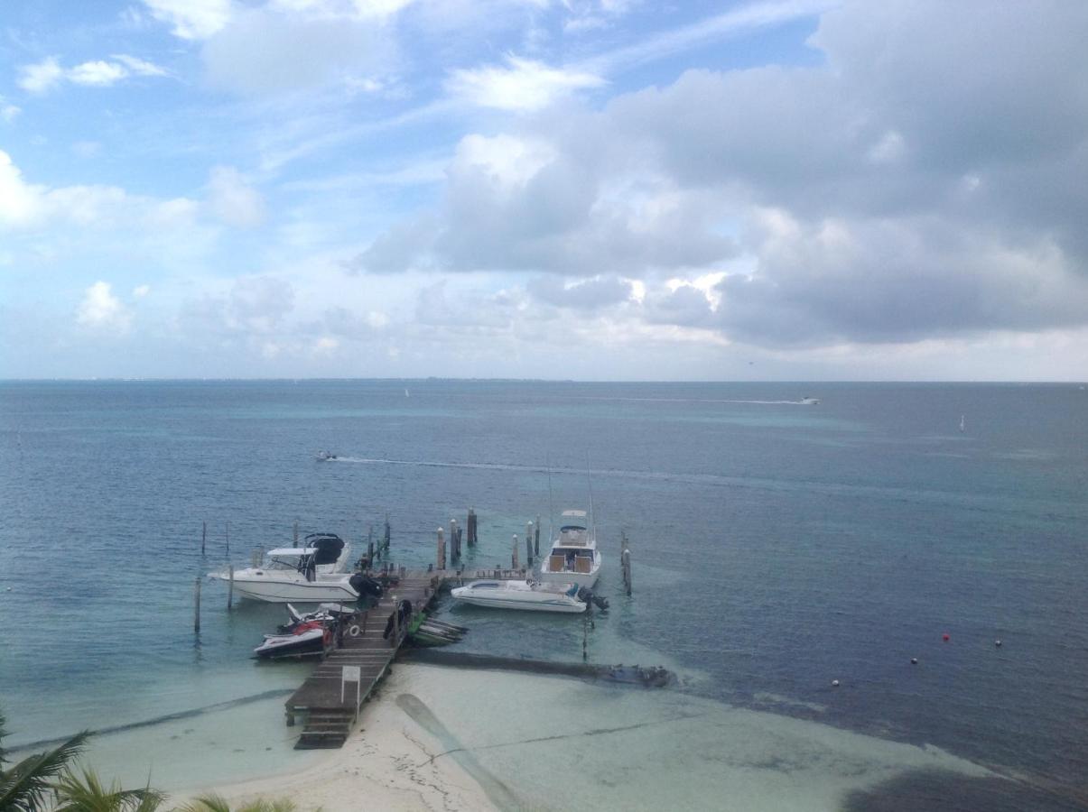Front Private With Shared Bathroom Apartment Cancun
