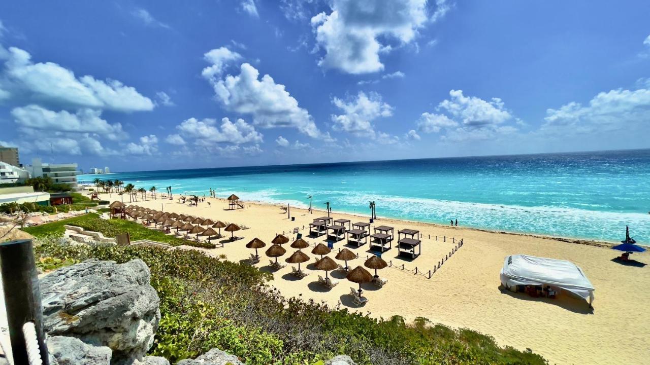 Front Place * Cancún
