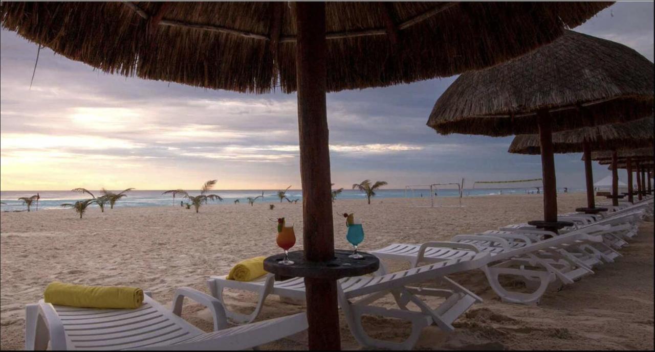 Front Place * Cancún