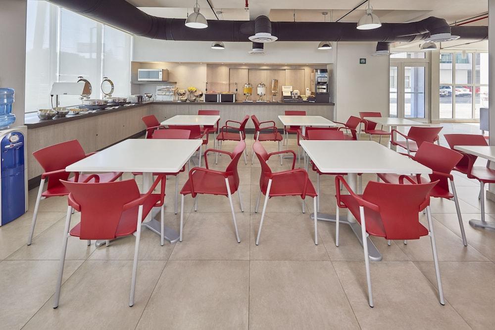 Express Junior By Marriott Cancun