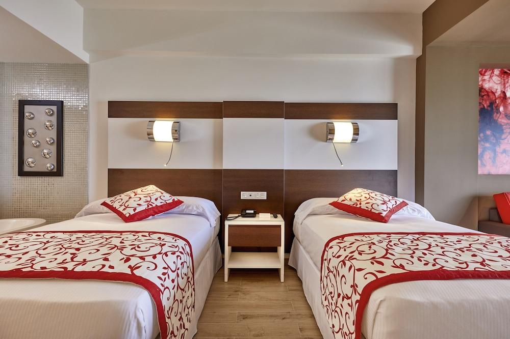 Hotel Riu Palace Costa Mujeres 4*