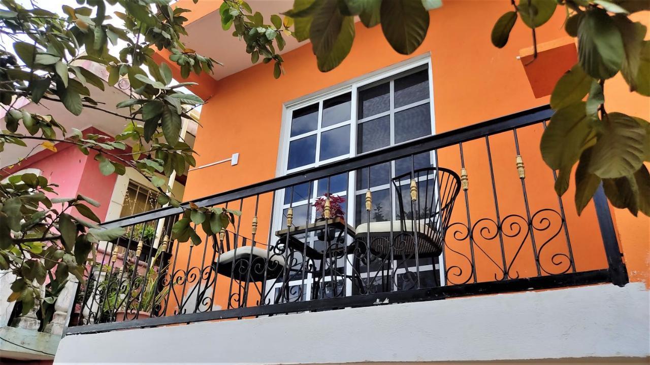 Depto En Planta Alta Con Balcón Y árboles Frutales