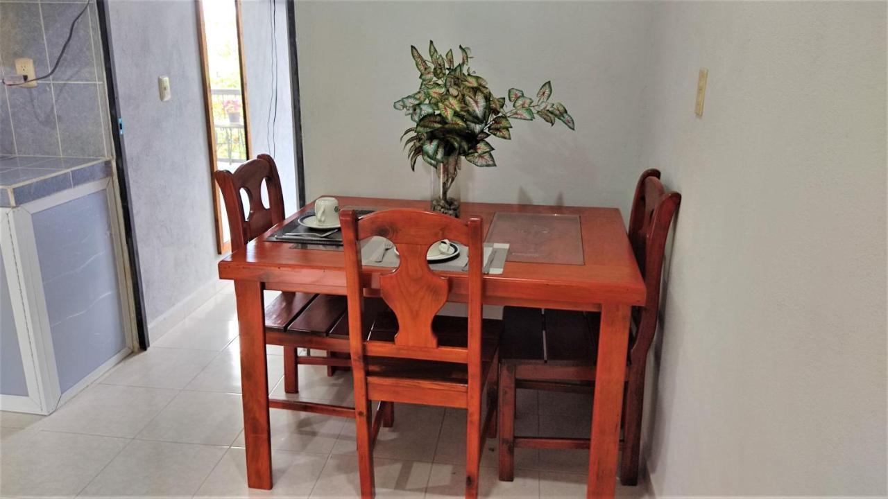 Depto En Planta Alta Con Balcón Y árboles Frutales Cancún