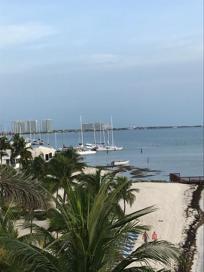 Front Private With Shared Bathroom Apartment *