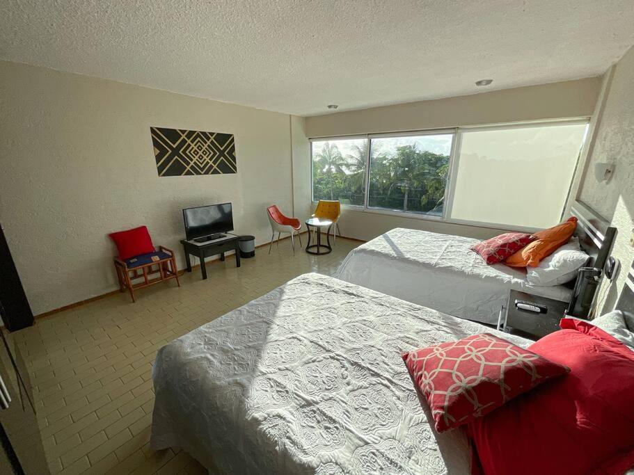 Neat Beachfront At Brisas Apartamento *